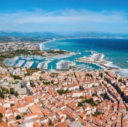 Rare 3 Bedroom 2 Bath Modern With Views In Old Center Apartmán Antibes