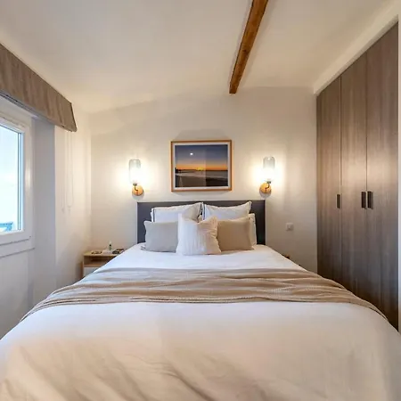 Rare 3 Bedroom 2 Bath Modern With Views In Old Center Apartman *