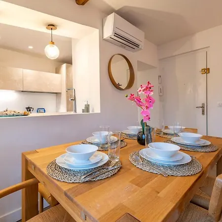 Apartman Rare 3 Bedroom 2 Bath Modern With Views In Old Center Antibes