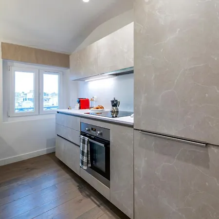 Rare 3 Bedroom 2 Bath Modern With Views In Old Center Apartmán Antibes