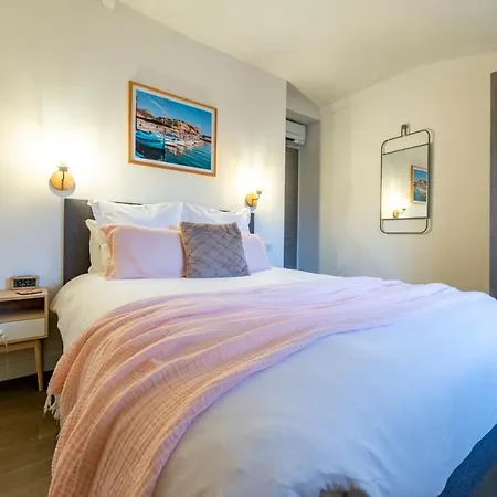 Rare 3 Bedroom 2 Bath Modern With Views In Old Center شقة