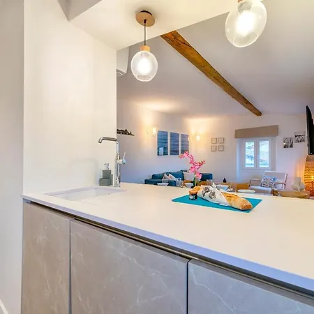 Rare 3 Bedroom 2 Bath Modern With Views In Old Center * 앙티브