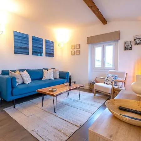 Rare 3 Bedroom 2 Bath Modern With Views In Old Center 아파트 *