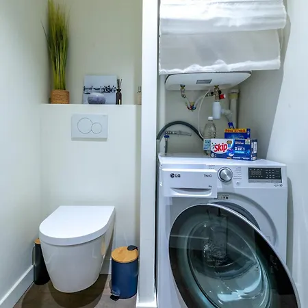 Rare 3 Bedroom 2 Bath Modern With Views In Old Center 앙티브