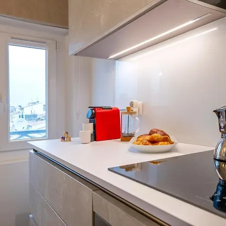 Rare 3 Bedroom 2 Bath Modern With Views In Old Center 앙티브