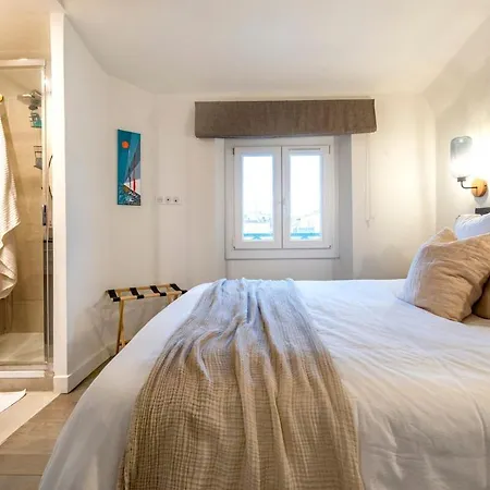 Rare 3 Bedroom 2 Bath Modern With Views In Old Center 앙티브